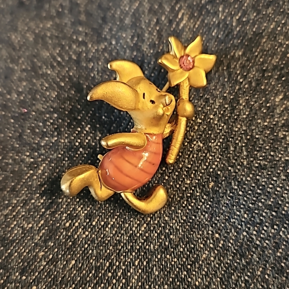 Disney Piglet pin in gold tone.